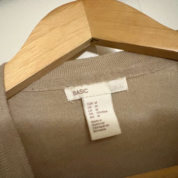 H&M Basic Sleeveless Shell Medium Beige Knit Acrylic Viscose Blend Sweater - Picture 2 of 3